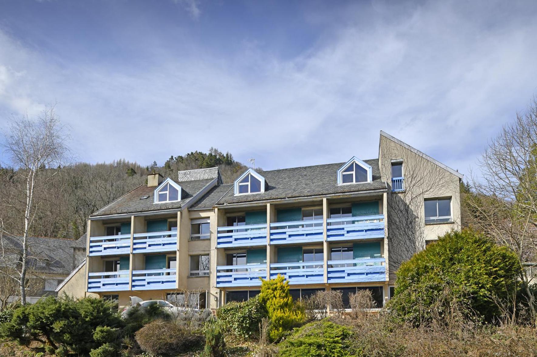 Le Castel Du Cantal Groupe Village Fani Thiezac Exterior photo